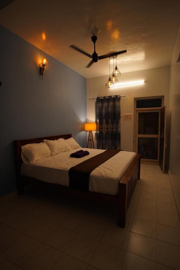 Omkara - The Fives Guest House Tiruvannāmalai エクステリア 写真