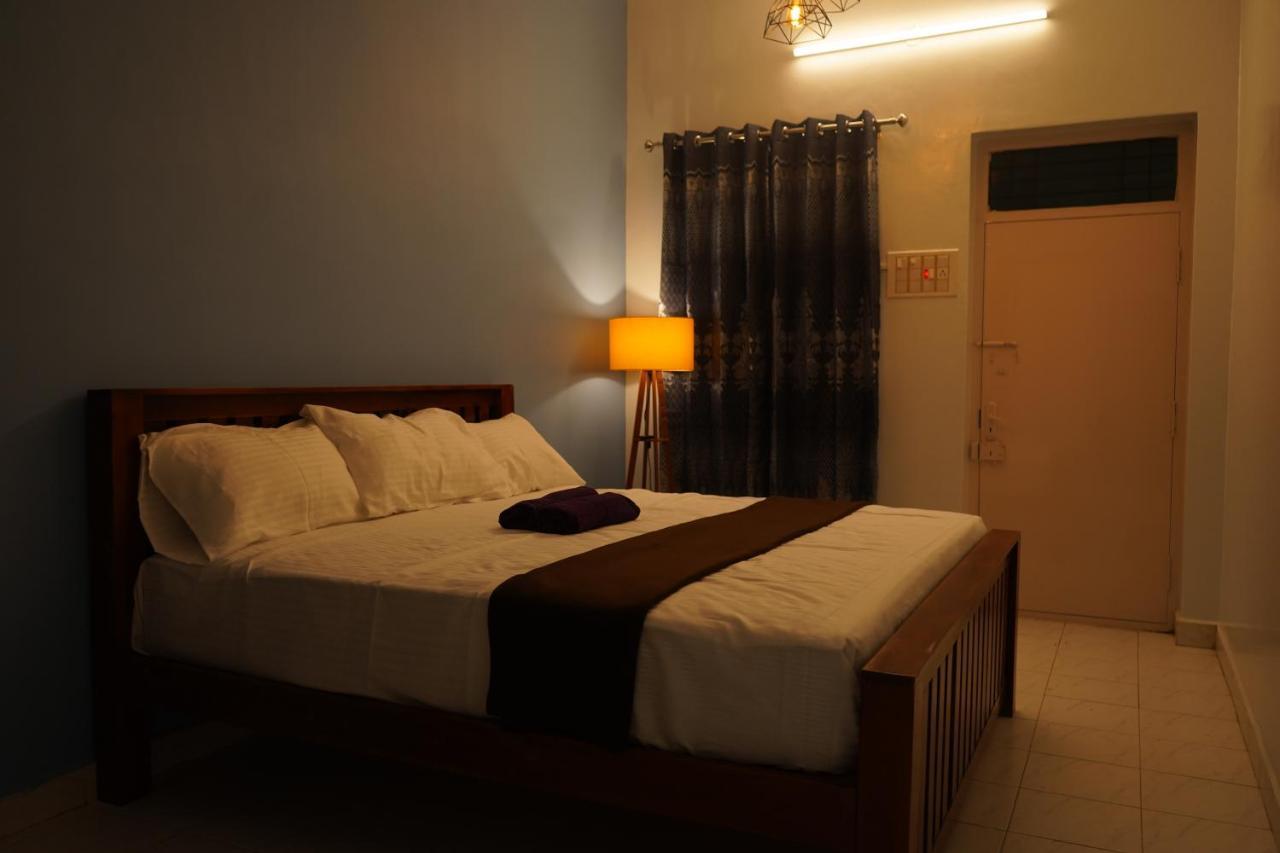 Omkara - The Fives Guest House Tiruvannāmalai エクステリア 写真