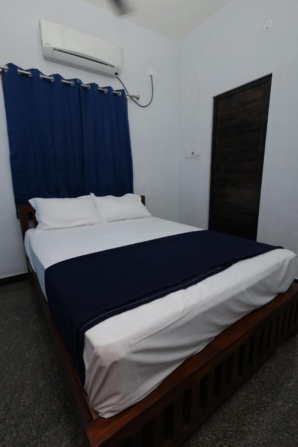 Omkara - The Fives Guest House Tiruvannāmalai エクステリア 写真