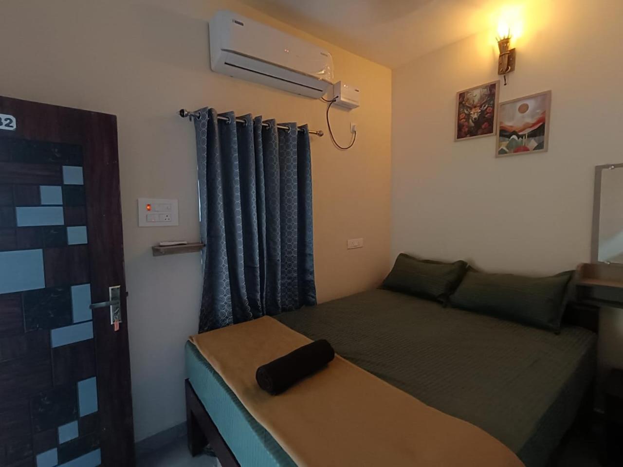 Omkara - The Fives Guest House Tiruvannāmalai エクステリア 写真