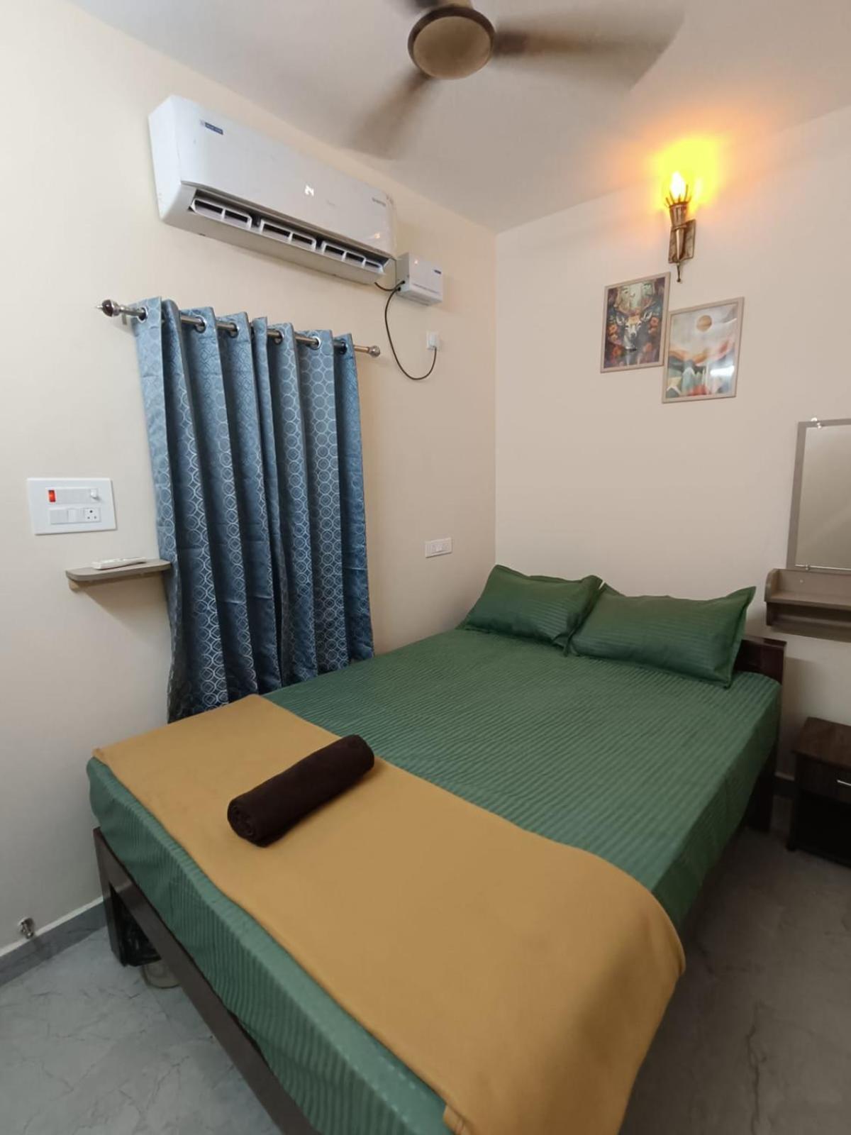 Omkara - The Fives Guest House Tiruvannāmalai エクステリア 写真